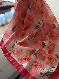 BAŞÖRTÜ DÜKKANI SOFT EŞARP ROSE DESEN ŞEKER KIRMIZI