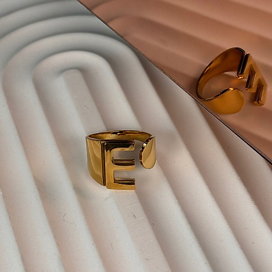 HARFLİ AYARLANABİLİR GOLD RENK ÇELİK YÜZÜK E HARFİ