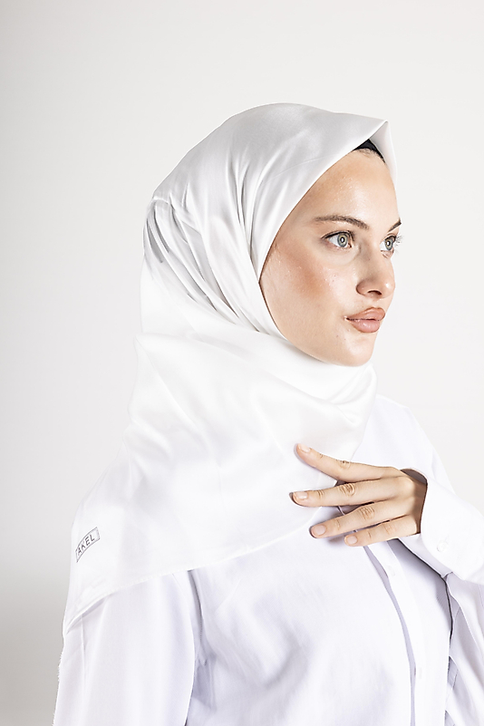 Düz Kristal Kumaş Eşarp - Kaymaz, Şık, Tok Duran | Günlük & Abiye Uyumlu