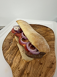 Köfte Ekmek (Köfte im Brot) + Getränk