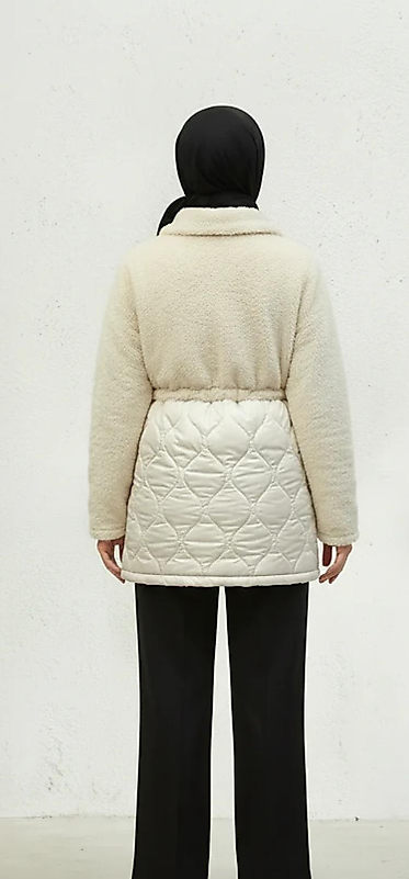 Kaitone Detayli Krem Mont