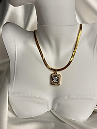 Crystal Elegance Gold Model Çelik Kolye