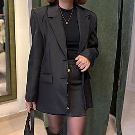 Siyah kolları düğmeli blazer ceket arkası yırtmaçlı