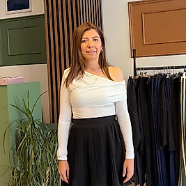 Bir omuz düşük buzzy kumaş bluz beyaz