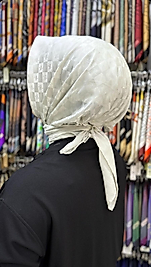 Armine Pamuk/İpek Eşarp