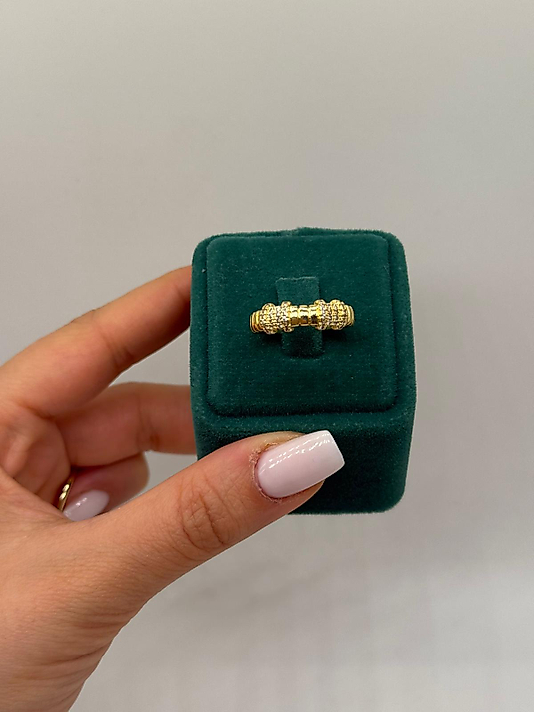 Lüks Dokulu Taşlı Yüzük