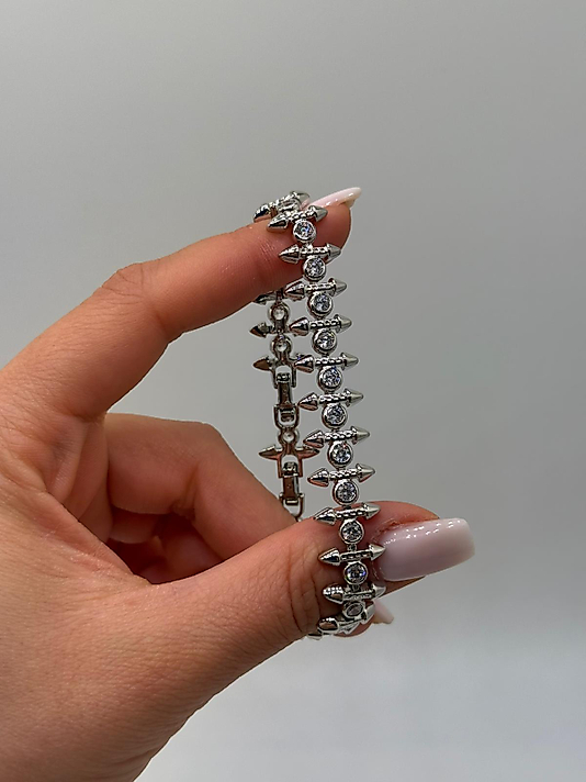 XUPİNG Zirkon Taşlı Spike Detaylı VIP Çelik Bileklik – Gümüş Renk