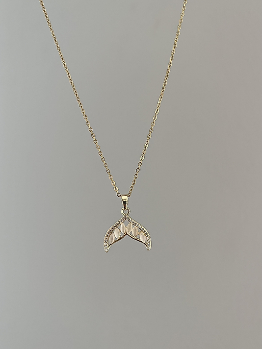 Çelik Taşlı Balık Kuyruğu Kolye