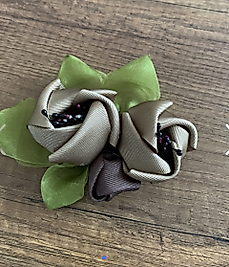 Ribbon 3 Rose Brooches