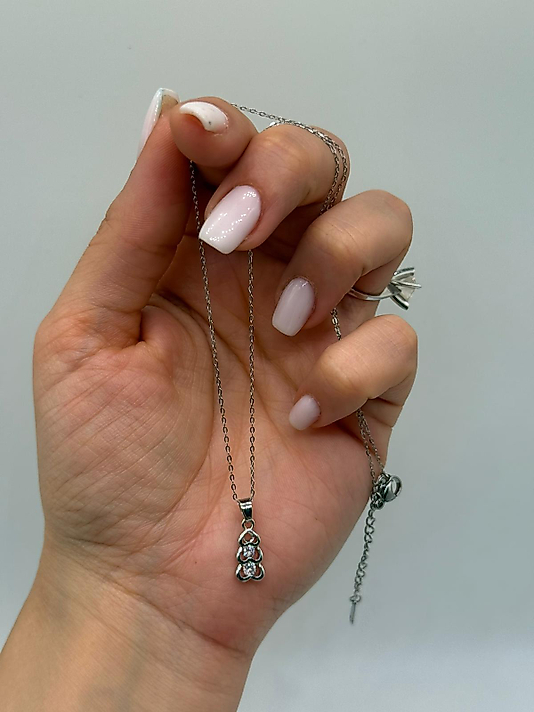 Minimal Üç Kalp Detaylı Kolye